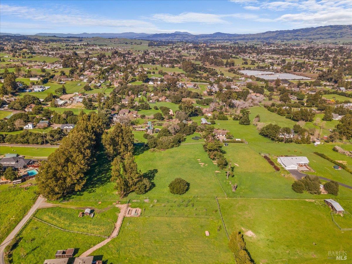 Detail Gallery Image 11 of 27 For 511 Fairview Ct, Petaluma,  CA 94952 - – Beds | – Baths