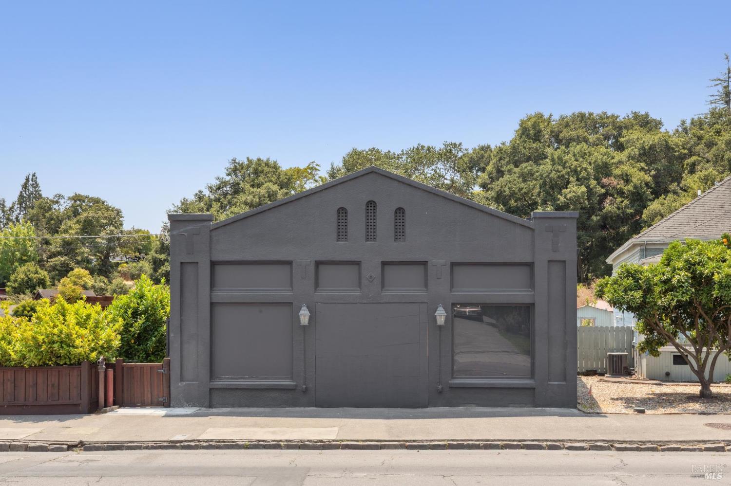 Detail Gallery Image 2 of 43 For 307 Bodega Ave, Petaluma,  CA 94952 - 2 Beds | 2 Baths
