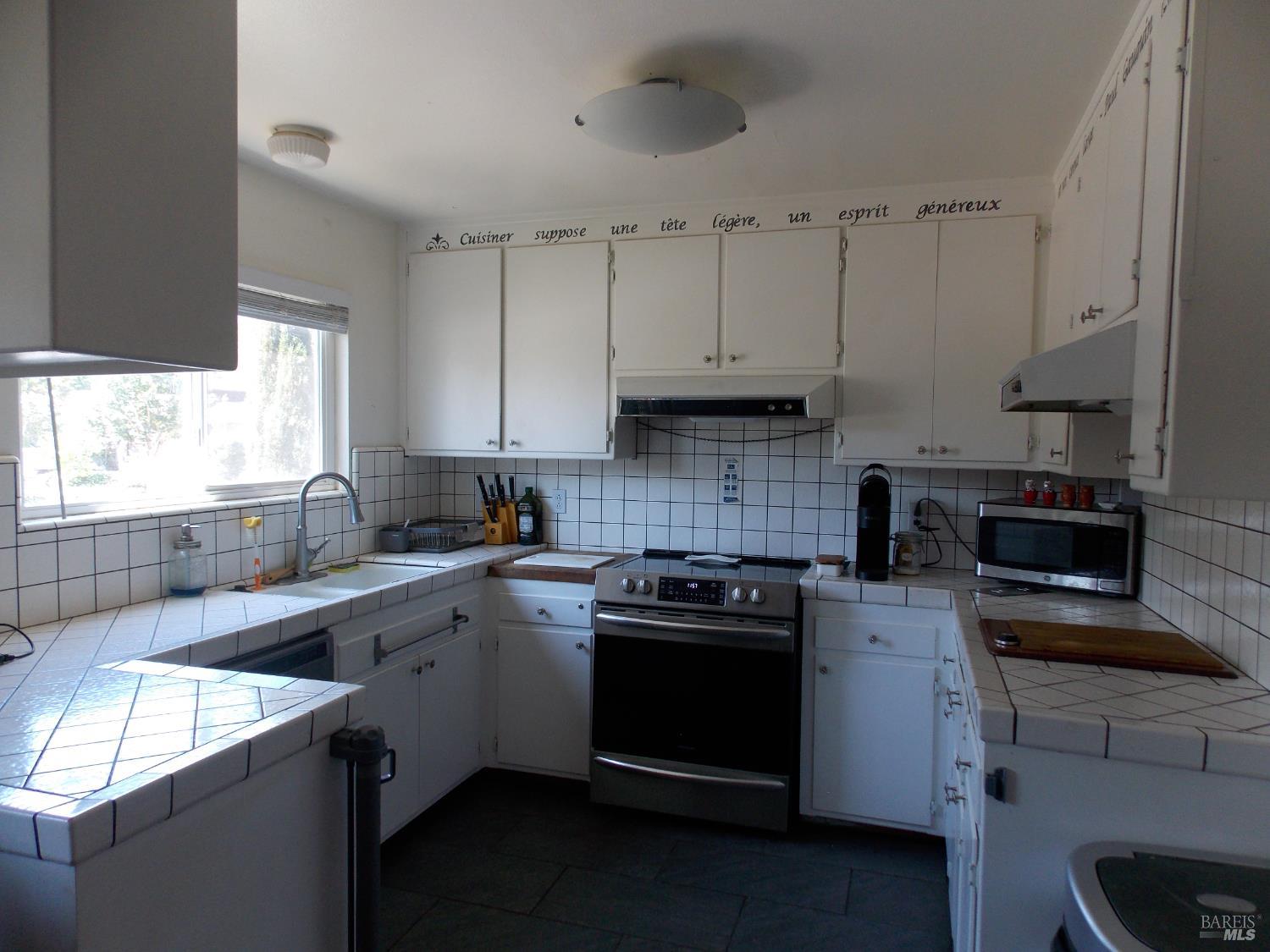 Detail Gallery Image 14 of 29 For 6531 Bridgewood Dr, Santa Rosa,  CA 95409 - 3 Beds | 2 Baths
