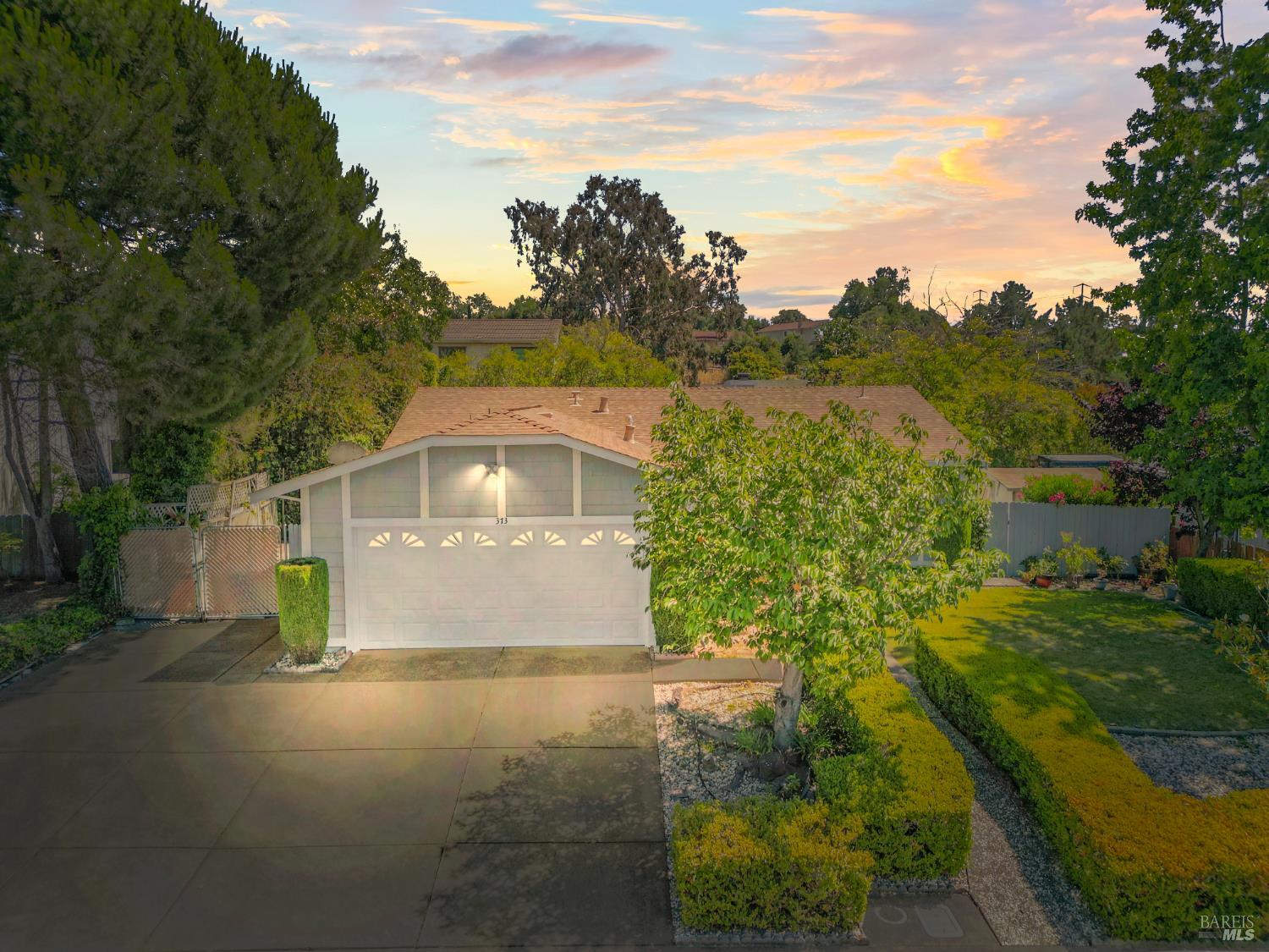 Detail Gallery Image 1 of 41 For 373 Clydesdale Dr, Vallejo,  CA 94591 - 3 Beds | 2 Baths