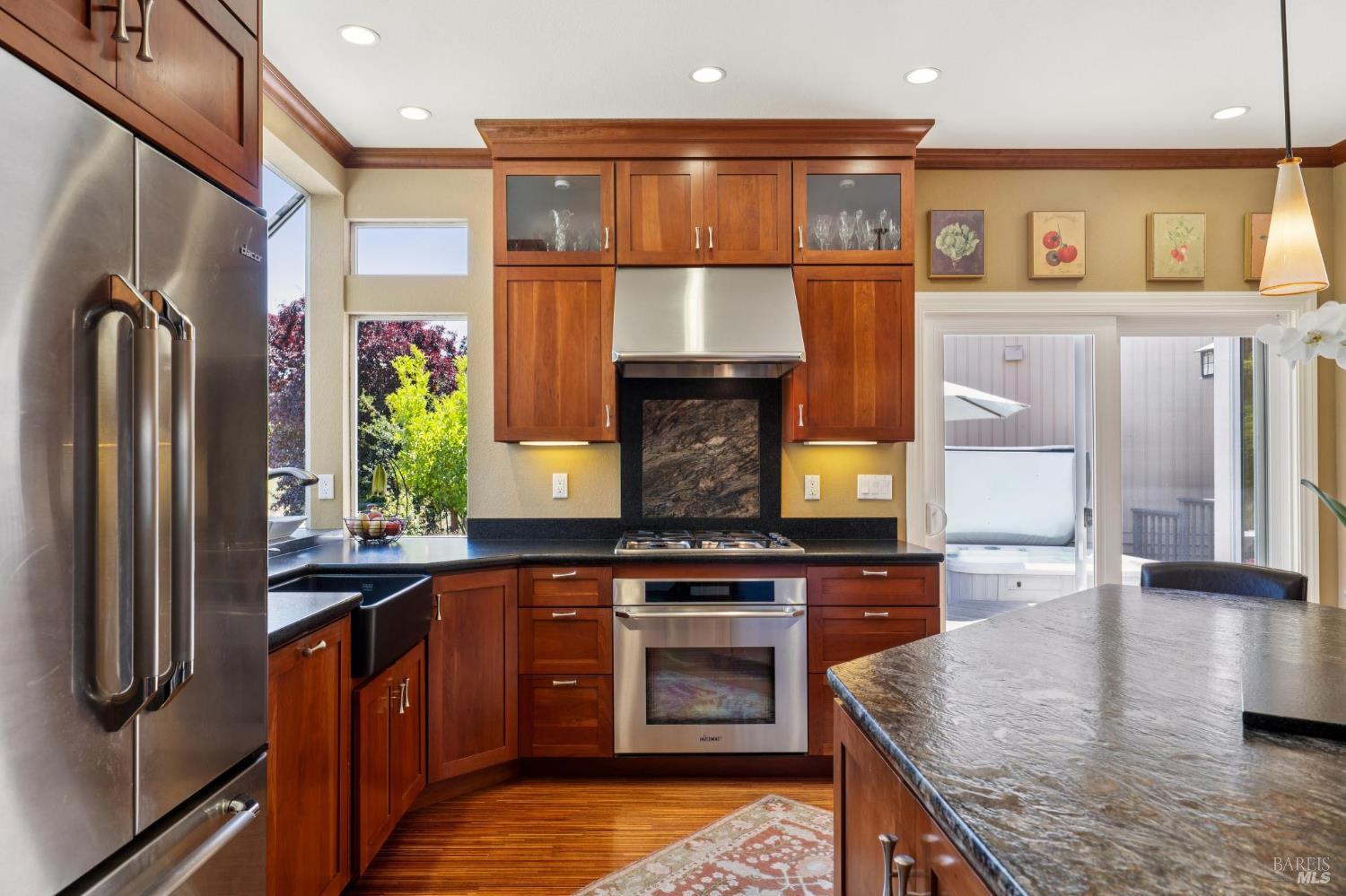 Detail Gallery Image 14 of 43 For 12 Birnam Wood Ct, Petaluma,  CA 94954 - 3 Beds | 2/1 Baths