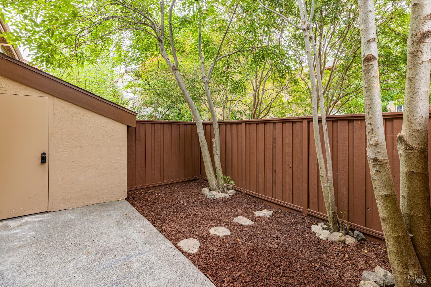Detail Gallery Image 27 of 33 For 1550 Center Rd #45,  Novato,  CA 94947 - 2 Beds | 1/1 Baths