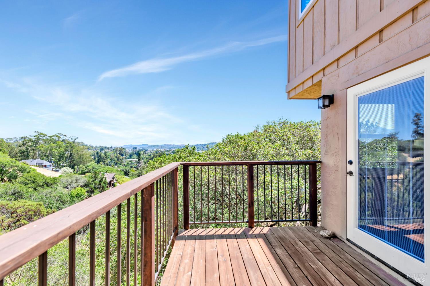 Detail Gallery Image 39 of 44 For 155 Dominican Dr, San Rafael,  CA 94901 - 3 Beds | 2/1 Baths
