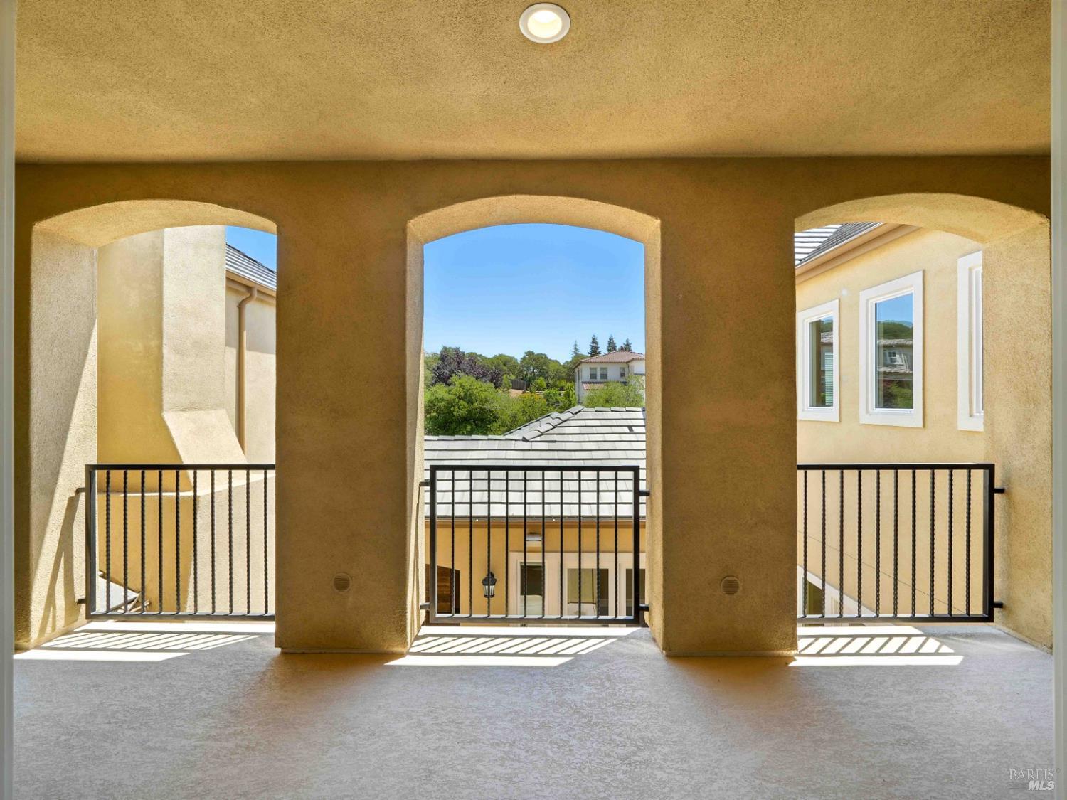 Detail Gallery Image 33 of 37 For 715 Bridle Ridge Dr, Fairfield,  CA 94534 - 5 Beds | 5/1 Baths