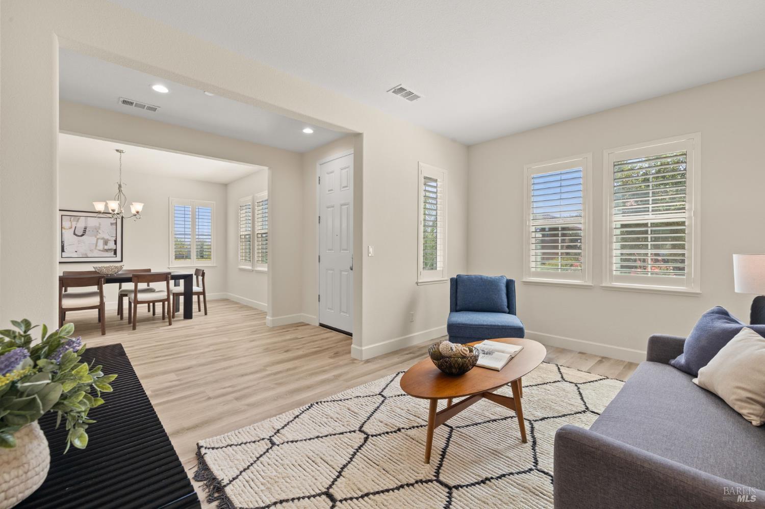 Detail Gallery Image 7 of 88 For 685 Elderberry Loop, Vacaville,  CA 95688 - 5 Beds | 4/1 Baths