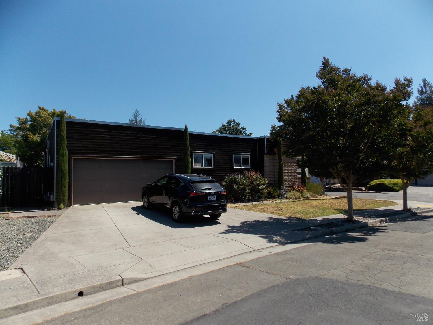 Detail Gallery Image 3 of 29 For 6531 Bridgewood Dr, Santa Rosa,  CA 95409 - 3 Beds | 2 Baths