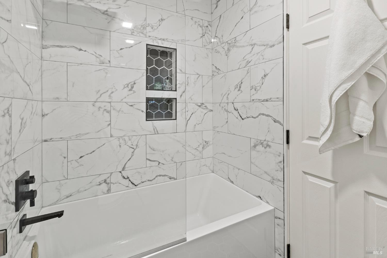 Detail Gallery Image 20 of 27 For 805 S Eliseo Dr #1,  Greenbrae,  CA 94904 - 3 Beds | 1/1 Baths