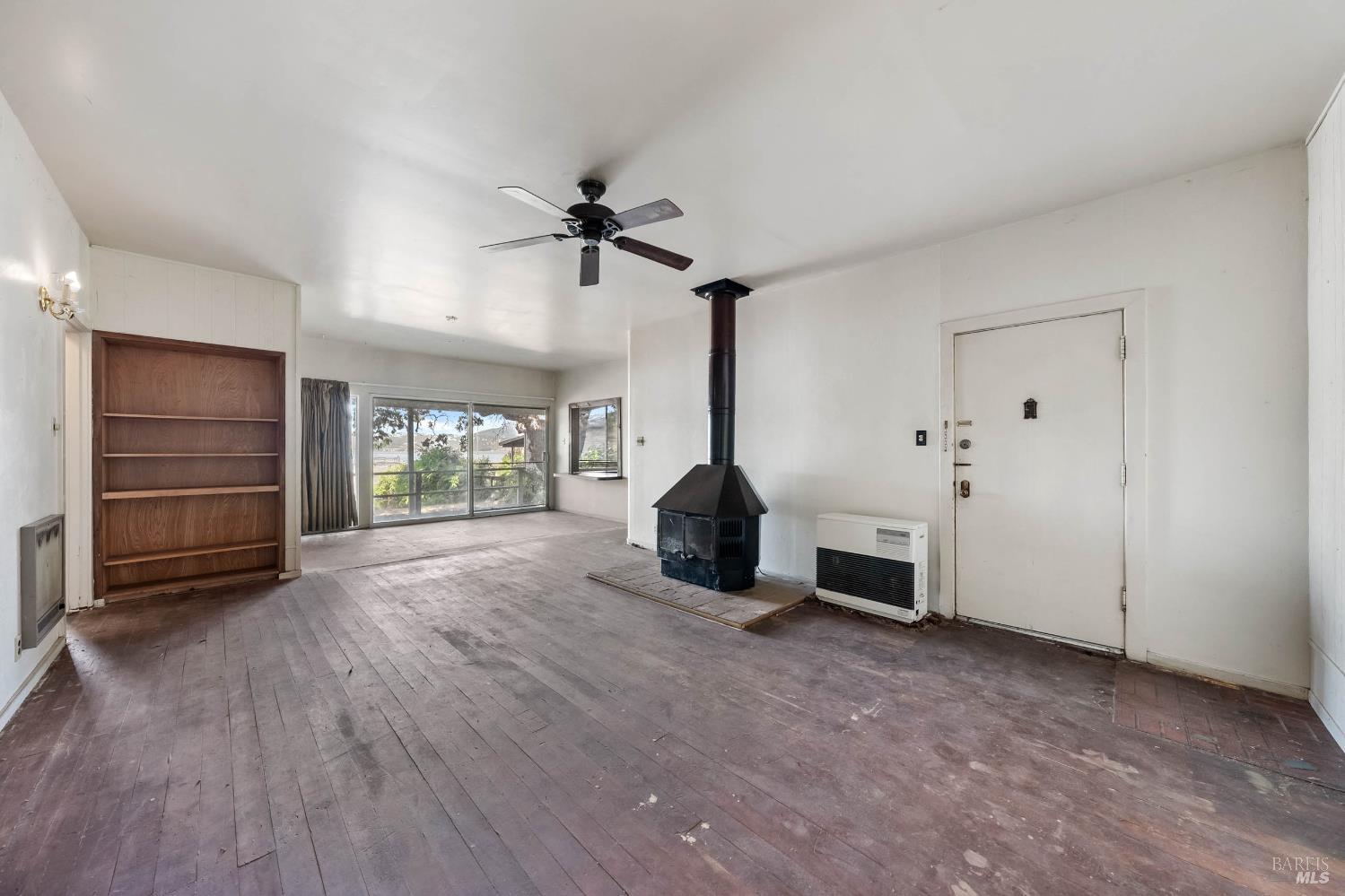 Detail Gallery Image 9 of 36 For 14095 Lakeshore Dr, Clearlake,  CA 95422 - 2 Beds | 1/1 Baths