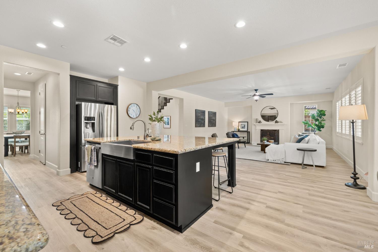 Detail Gallery Image 31 of 88 For 685 Elderberry Loop, Vacaville,  CA 95688 - 5 Beds | 4/1 Baths