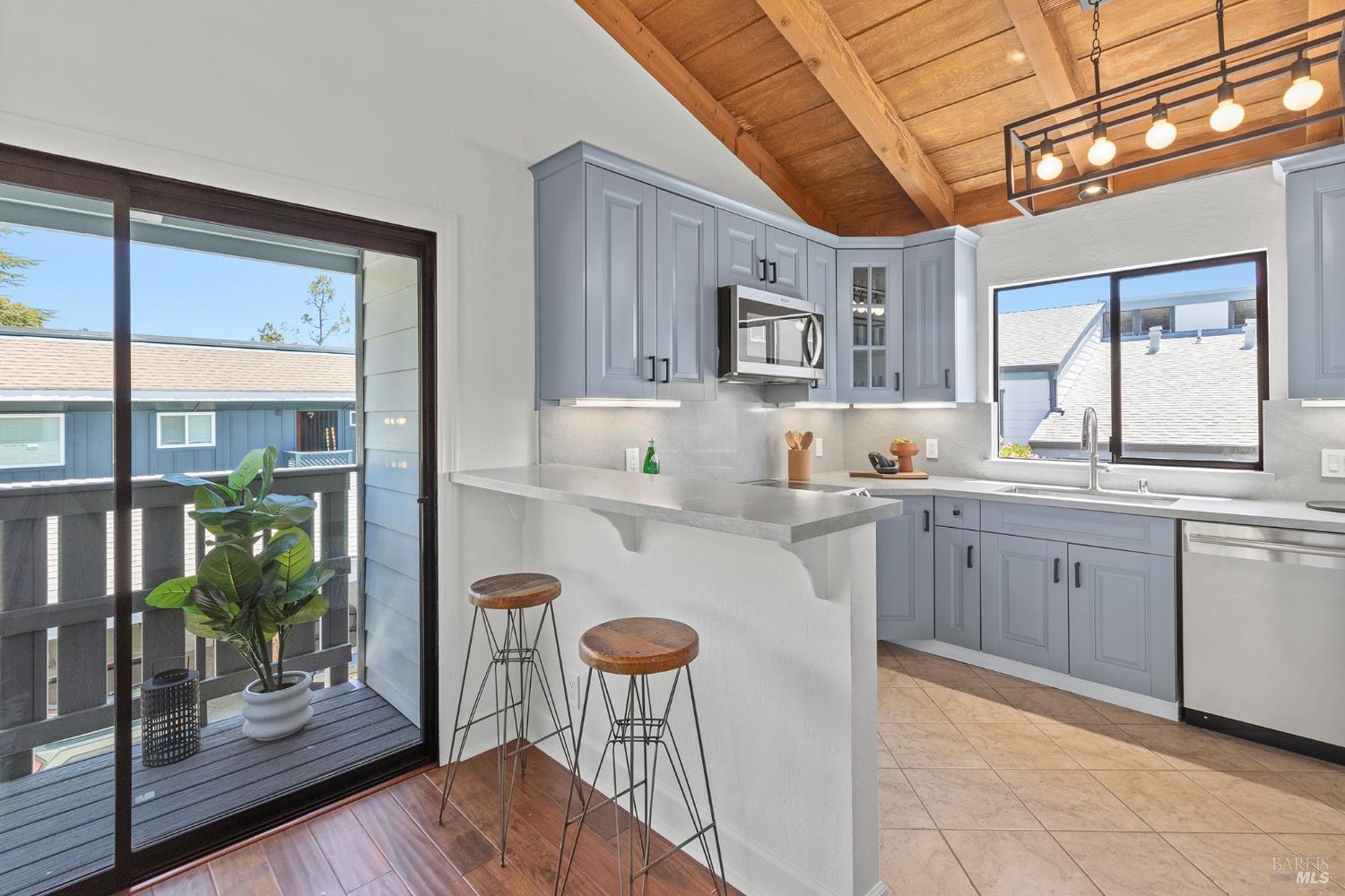Detail Gallery Image 10 of 27 For 805 S Eliseo Dr #1,  Greenbrae,  CA 94904 - 3 Beds | 1/1 Baths