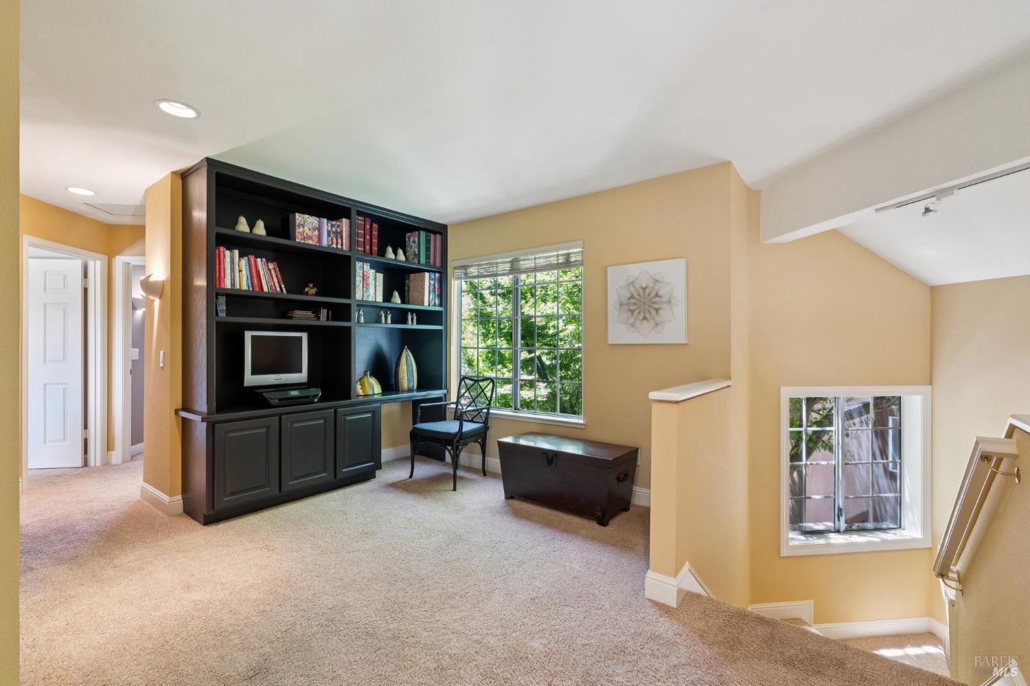 Detail Gallery Image 32 of 43 For 12 Birnam Wood Ct, Petaluma,  CA 94954 - 3 Beds | 2/1 Baths