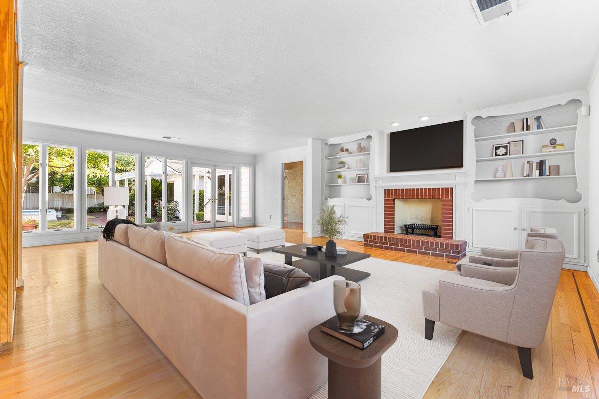 Detail Gallery Image 8 of 58 For 1819 Cedar St, Calistoga,  CA 94515 - 3 Beds | 2/1 Baths