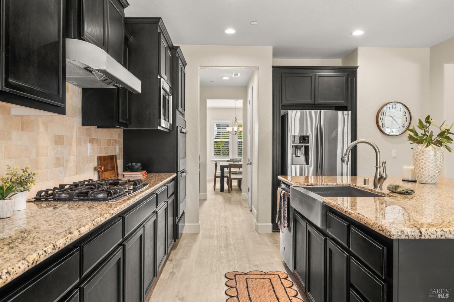 Detail Gallery Image 32 of 88 For 685 Elderberry Loop, Vacaville,  CA 95688 - 5 Beds | 4/1 Baths