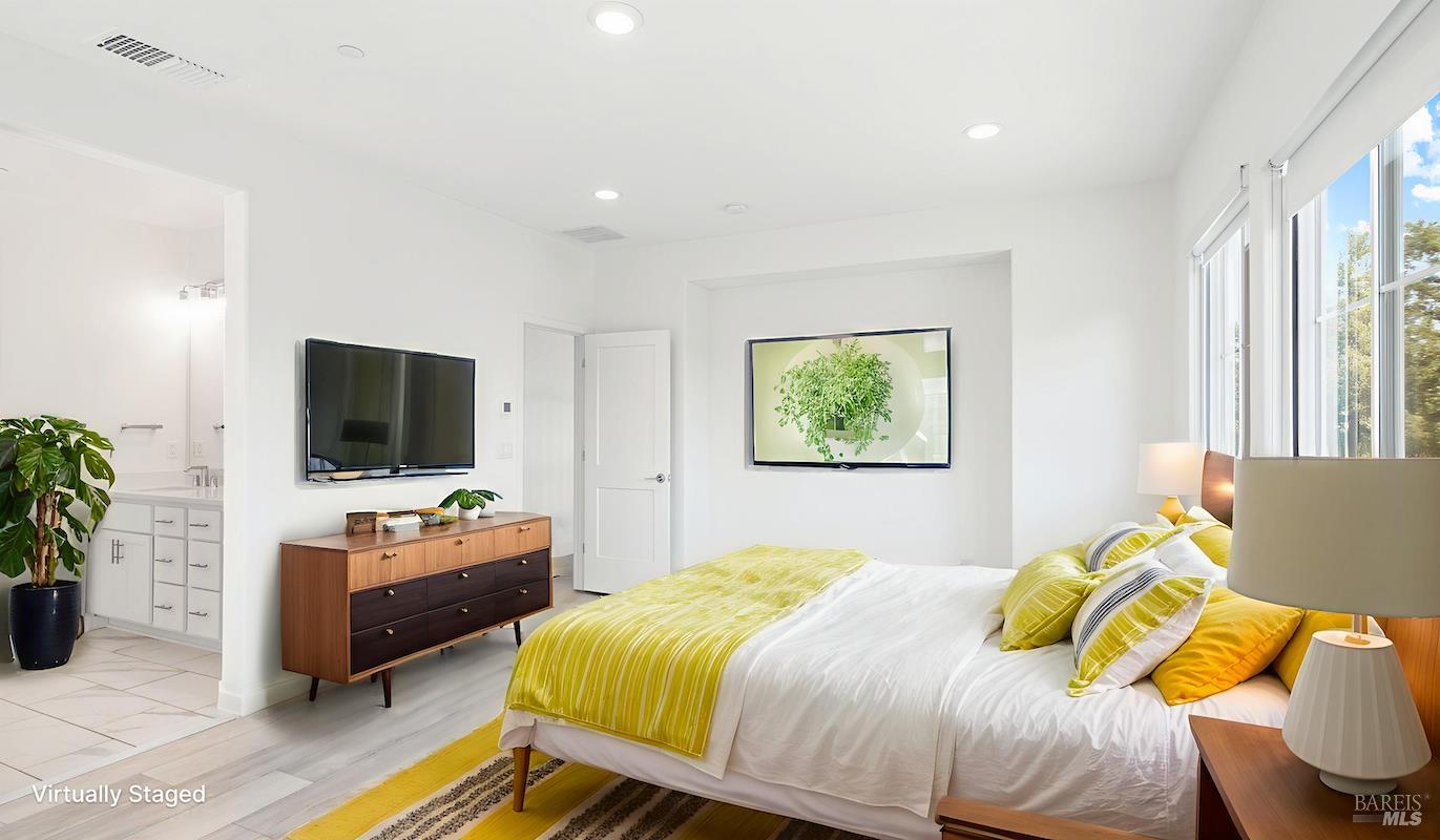 Detail Gallery Image 30 of 81 For 1421 Oak Cir, Rohnert Park,  CA 94928 - 4 Beds | 3/1 Baths
