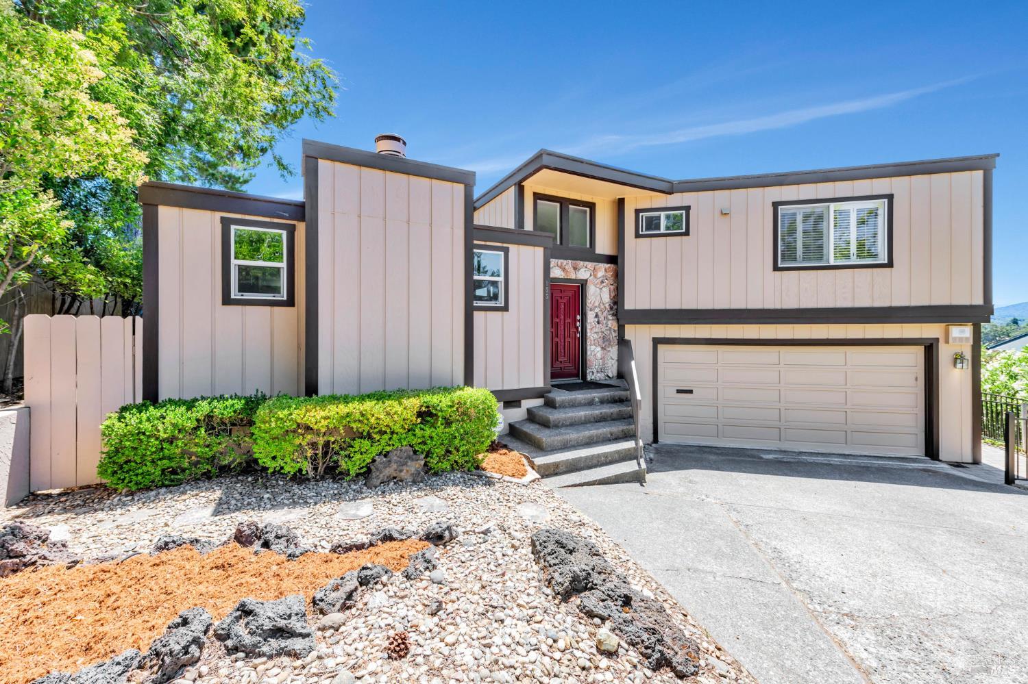 Detail Gallery Image 43 of 44 For 155 Dominican Dr, San Rafael,  CA 94901 - 3 Beds | 2/1 Baths