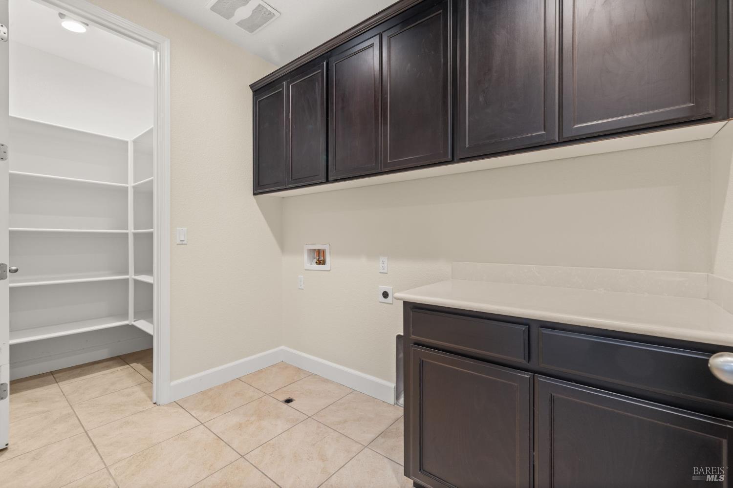 Detail Gallery Image 49 of 88 For 685 Elderberry Loop, Vacaville,  CA 95688 - 5 Beds | 4/1 Baths