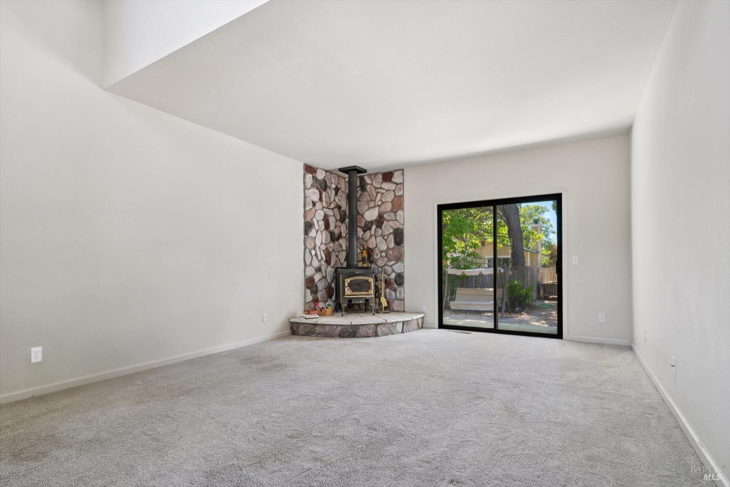 Detail Gallery Image 6 of 12 For 7958 Shira St, Windsor,  CA 95492 - 4 Beds | 3 Baths