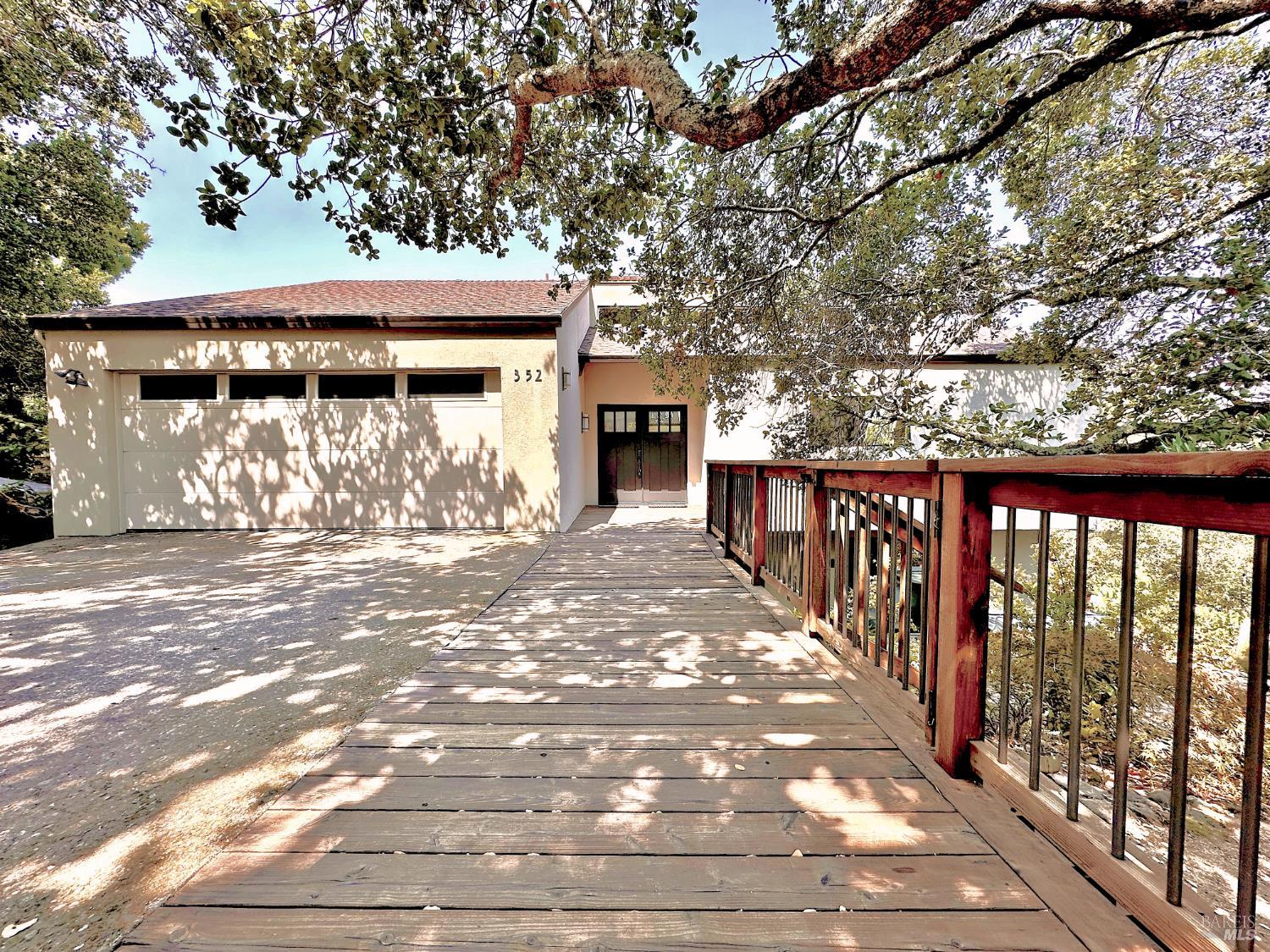 Detail Gallery Image 2 of 30 For 352 Laurel Ave, Novato,  CA 94945 - 4 Beds | 2/1 Baths