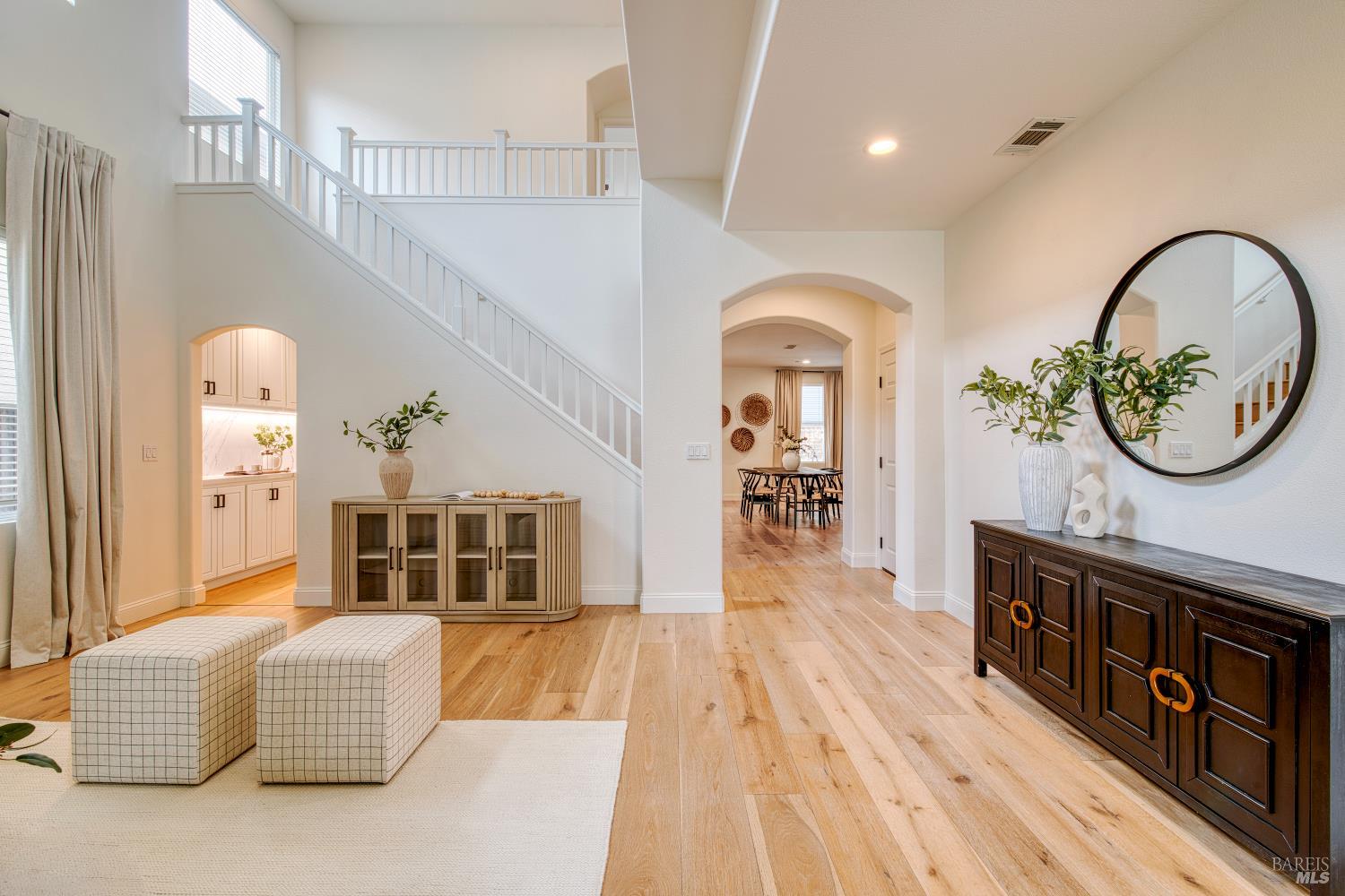 Detail Gallery Image 2 of 35 For 19 Sunny Cove Dr, Novato,  CA 94949 - 4 Beds | 2/1 Baths
