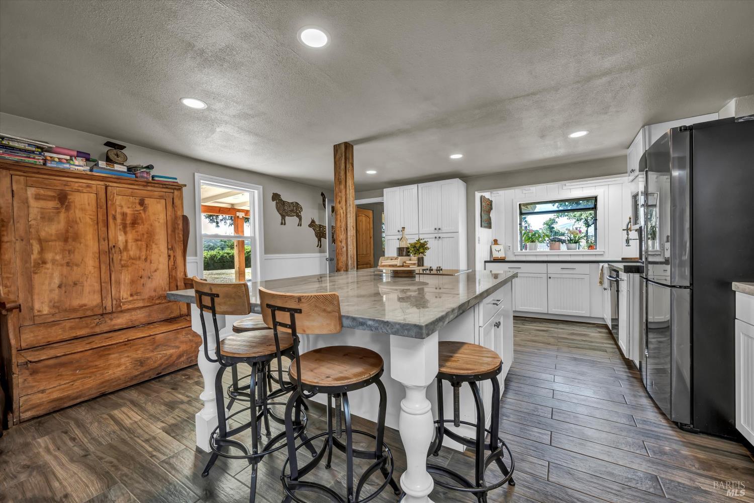 Detail Gallery Image 10 of 56 For 9099 E Side Potter Valley Rd, Potter Valley,  CA 95469 - 3 Beds | 3 Baths
