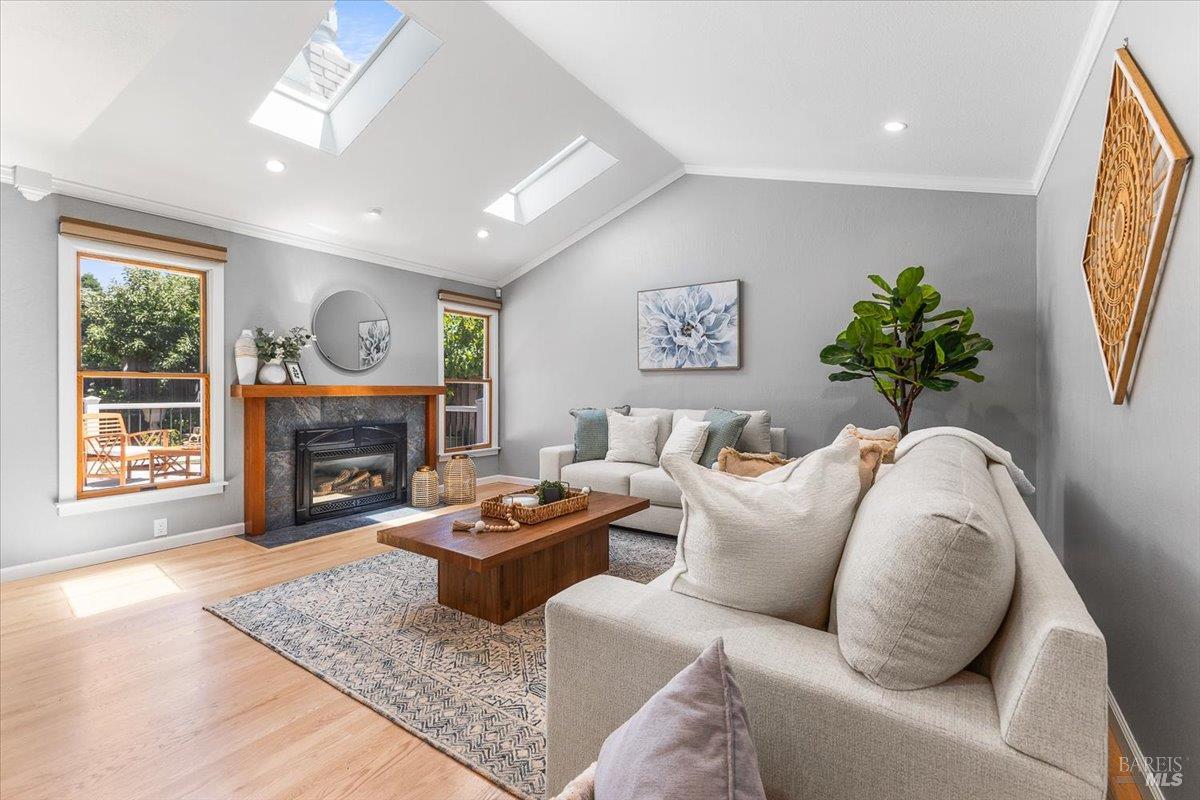 Detail Gallery Image 11 of 44 For 4305 Leafwood Cir, Santa Rosa,  CA 95405 - 3 Beds | 2 Baths
