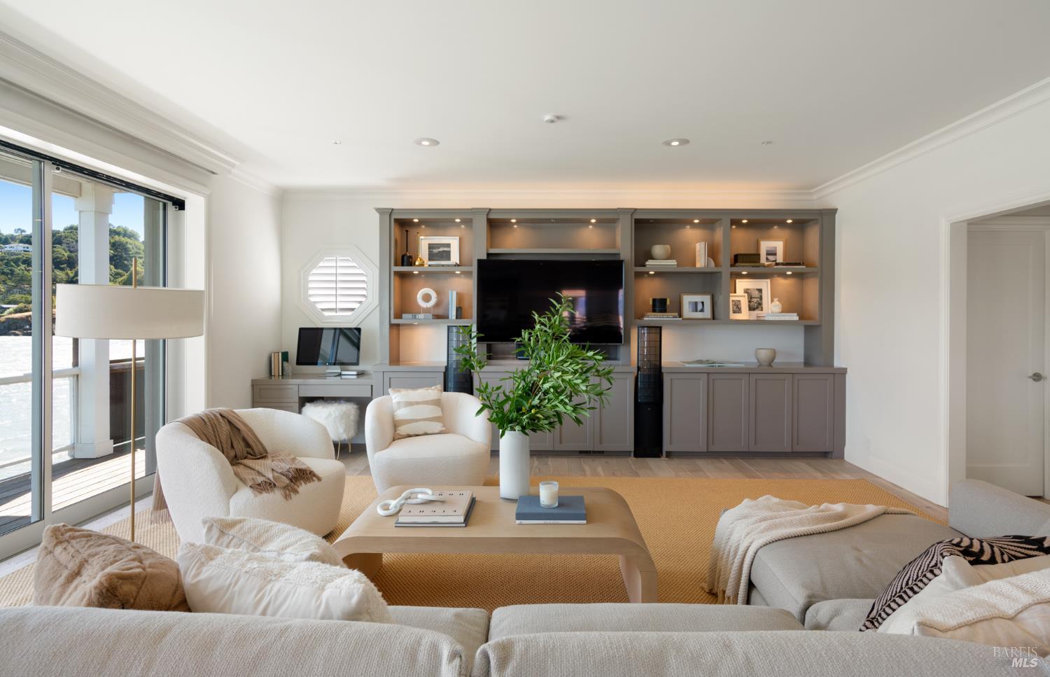 Detail Gallery Image 12 of 40 For 79 Trinidad Dr, Tiburon,  CA 94920 - 5 Beds | 4/1 Baths