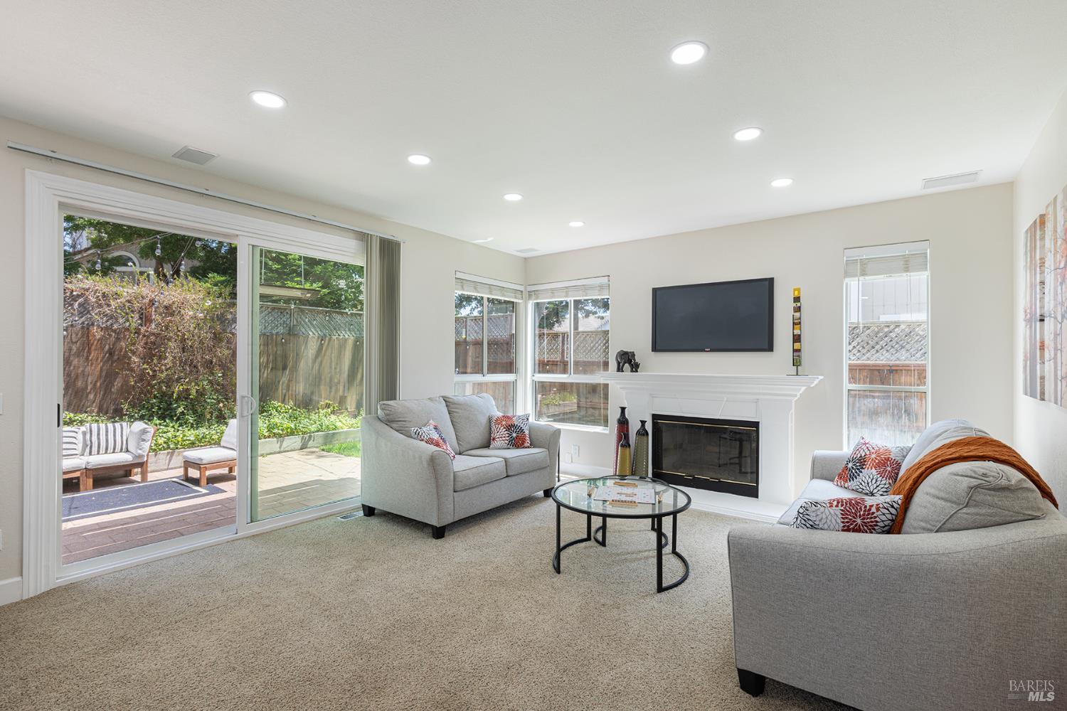 Detail Gallery Image 16 of 45 For 2285 Dancing Penny Way, Santa Rosa,  CA 95403 - 4 Beds | 2/1 Baths