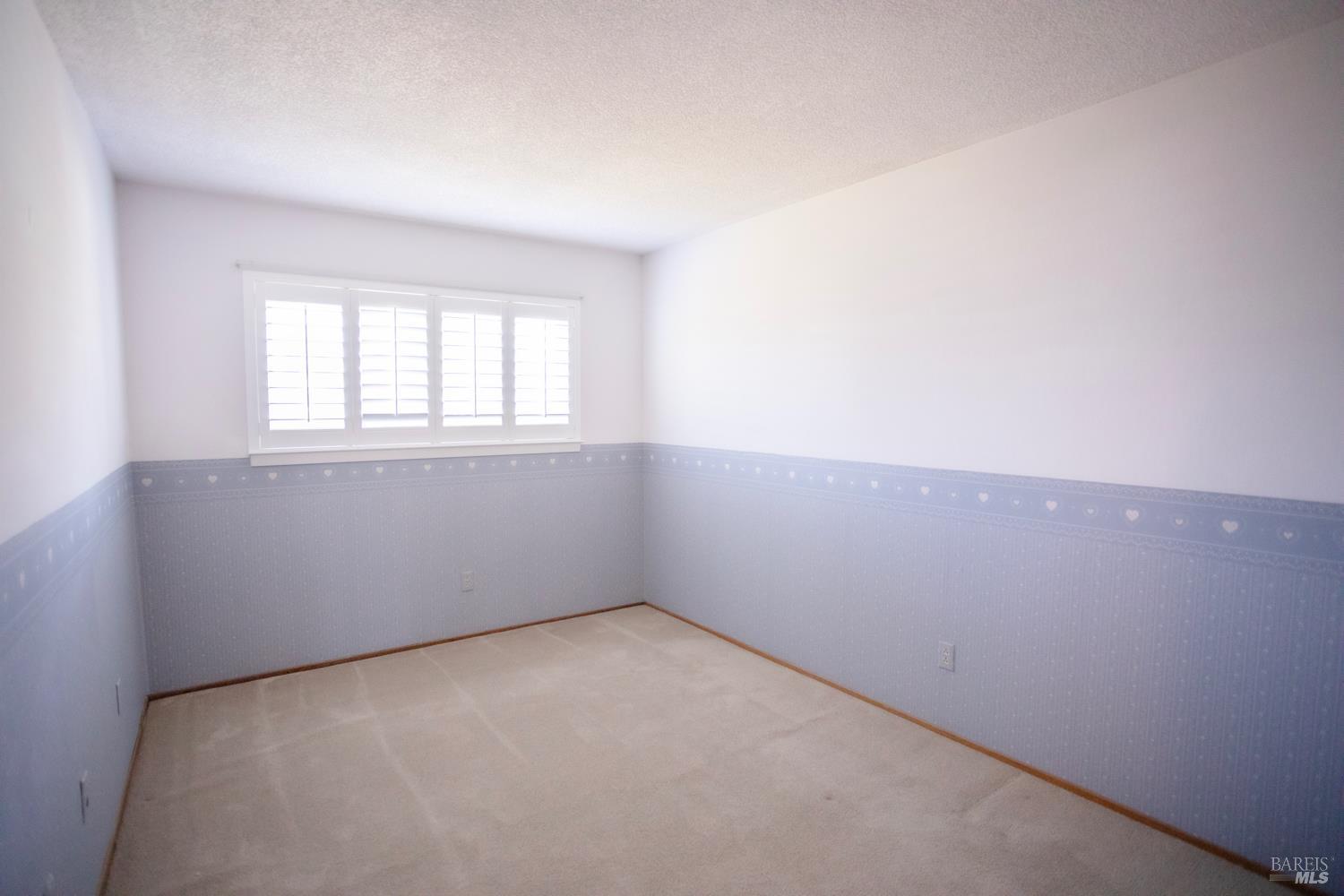 Detail Gallery Image 16 of 39 For 1688 Kearny Ct, Petaluma,  CA 94954 - 5 Beds | 2/1 Baths