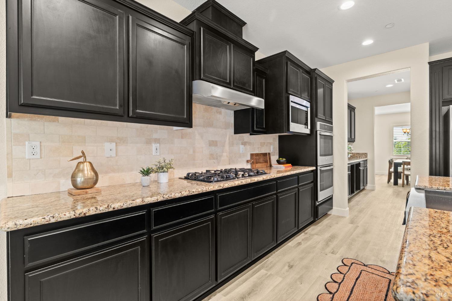 Detail Gallery Image 33 of 88 For 685 Elderberry Loop, Vacaville,  CA 95688 - 5 Beds | 4/1 Baths