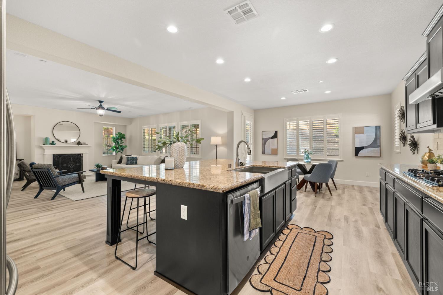 Detail Gallery Image 34 of 88 For 685 Elderberry Loop, Vacaville,  CA 95688 - 5 Beds | 4/1 Baths