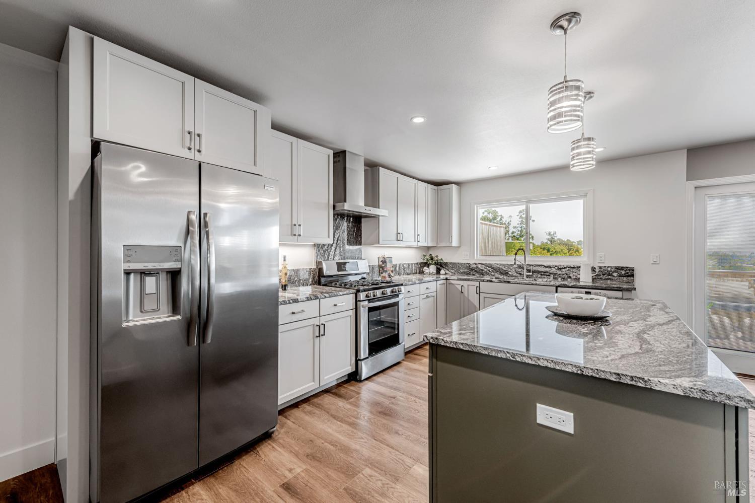Detail Gallery Image 12 of 44 For 155 Dominican Dr, San Rafael,  CA 94901 - 3 Beds | 2/1 Baths