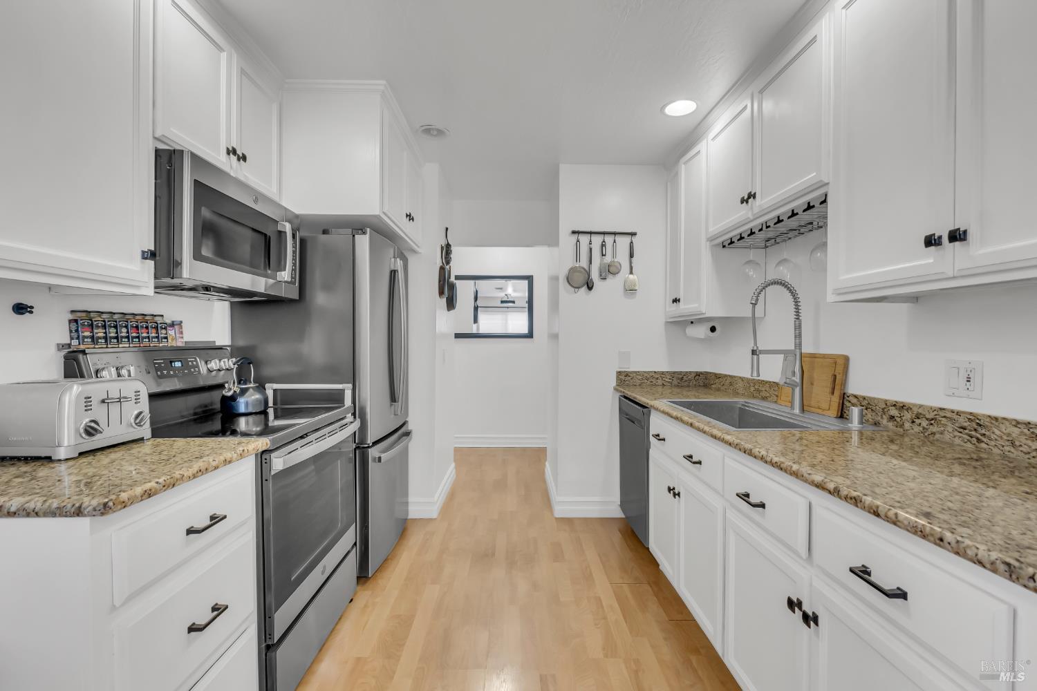 Detail Gallery Image 11 of 20 For 1217 Alderwood Way, Vacaville,  CA 95687 - 3 Beds | 1 Baths