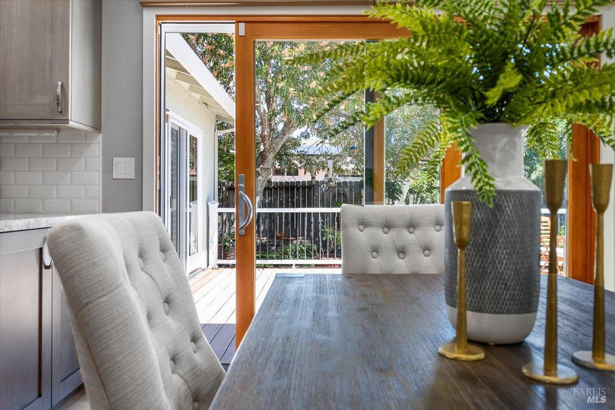 Detail Gallery Image 14 of 44 For 4305 Leafwood Cir, Santa Rosa,  CA 95405 - 3 Beds | 2 Baths