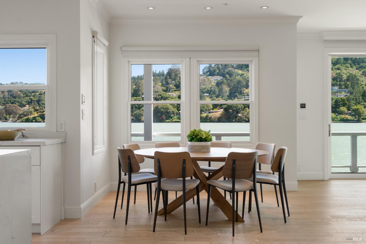 Detail Gallery Image 10 of 40 For 79 Trinidad Dr, Tiburon,  CA 94920 - 5 Beds | 4/1 Baths