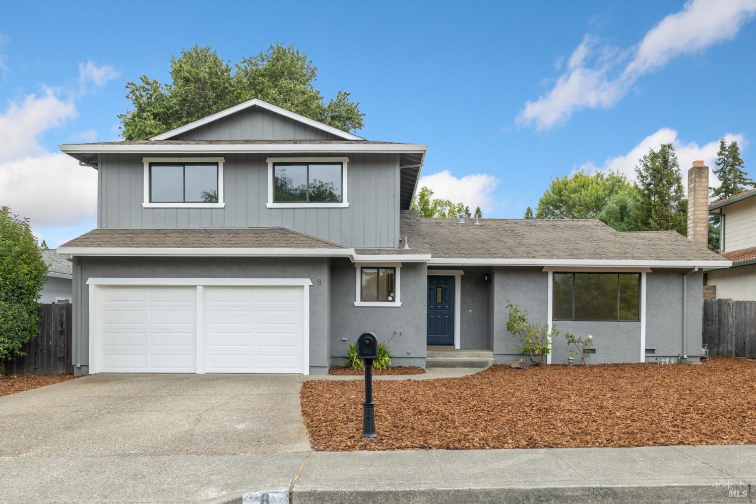Detail Gallery Image 2 of 36 For 8 Margory Ct, Novato,  CA 94947 - 3 Beds | 2/1 Baths
