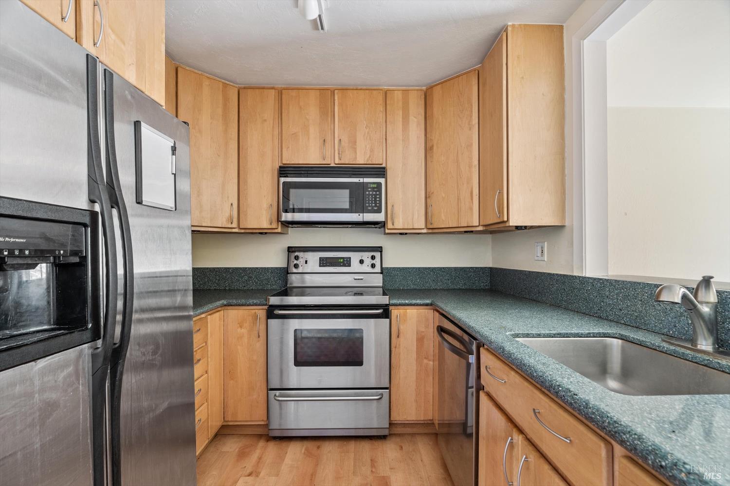 Detail Gallery Image 19 of 23 For 100 Marin Center Dr #70,  San Rafael,  CA 94903 - 2 Beds | 1/1 Baths