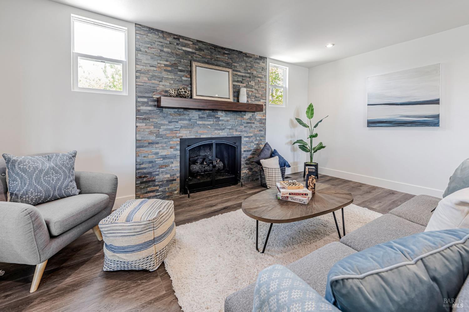 Detail Gallery Image 9 of 44 For 155 Dominican Dr, San Rafael,  CA 94901 - 3 Beds | 2/1 Baths