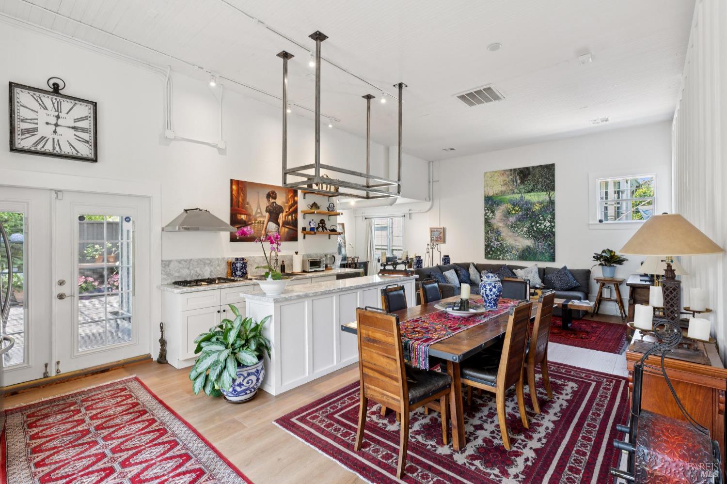 Detail Gallery Image 8 of 43 For 307 Bodega Ave, Petaluma,  CA 94952 - 2 Beds | 2 Baths