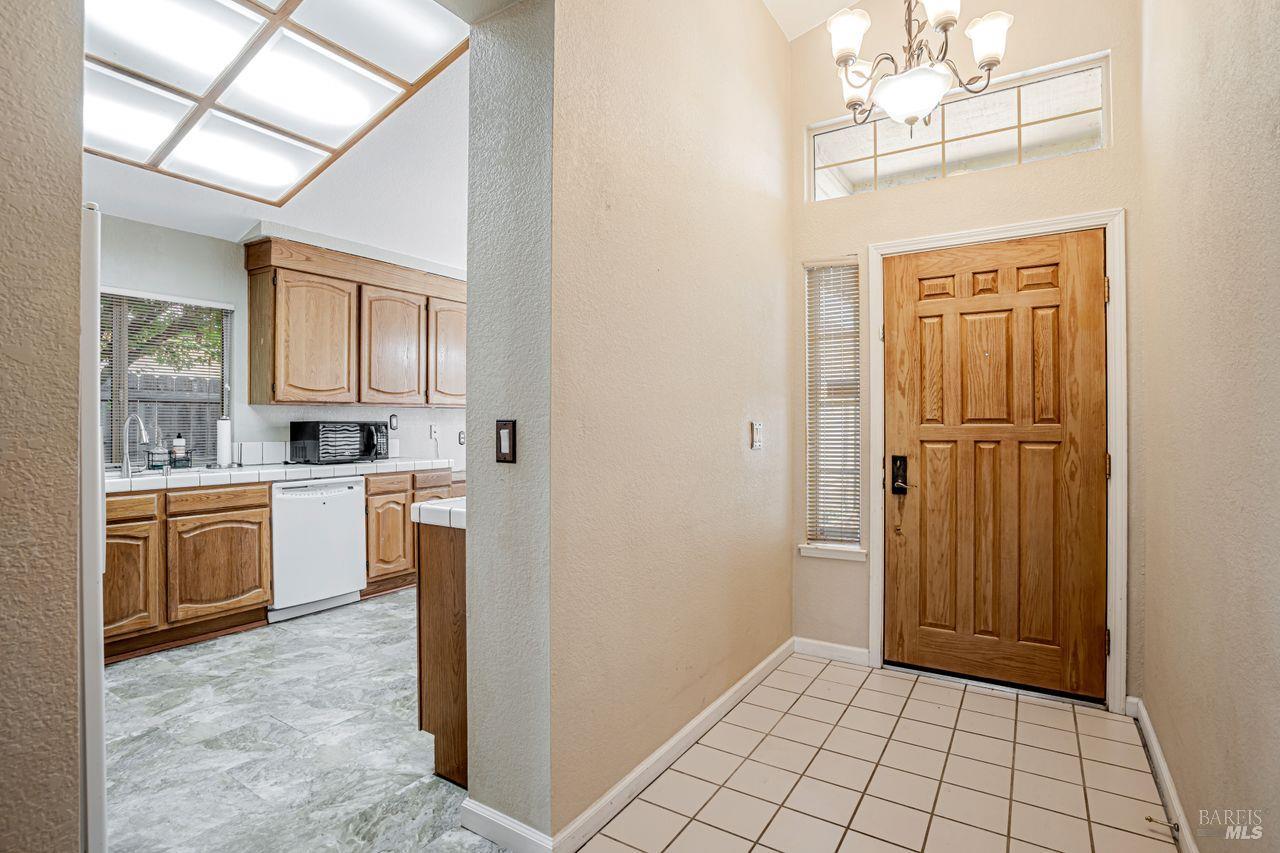 Detail Gallery Image 6 of 36 For 812 Sonnet Dr, Vacaville,  CA 95687 - 3 Beds | 2 Baths