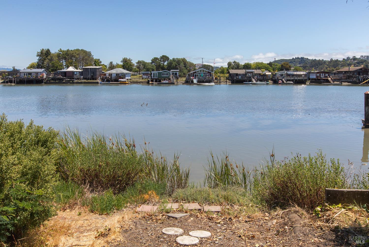 Detail Gallery Image 23 of 27 For 805 S Eliseo Dr #1,  Greenbrae,  CA 94904 - 3 Beds | 1/1 Baths