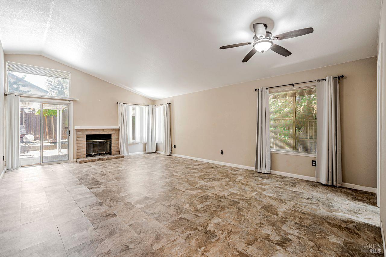 Detail Gallery Image 14 of 36 For 812 Sonnet Dr, Vacaville,  CA 95687 - 3 Beds | 2 Baths