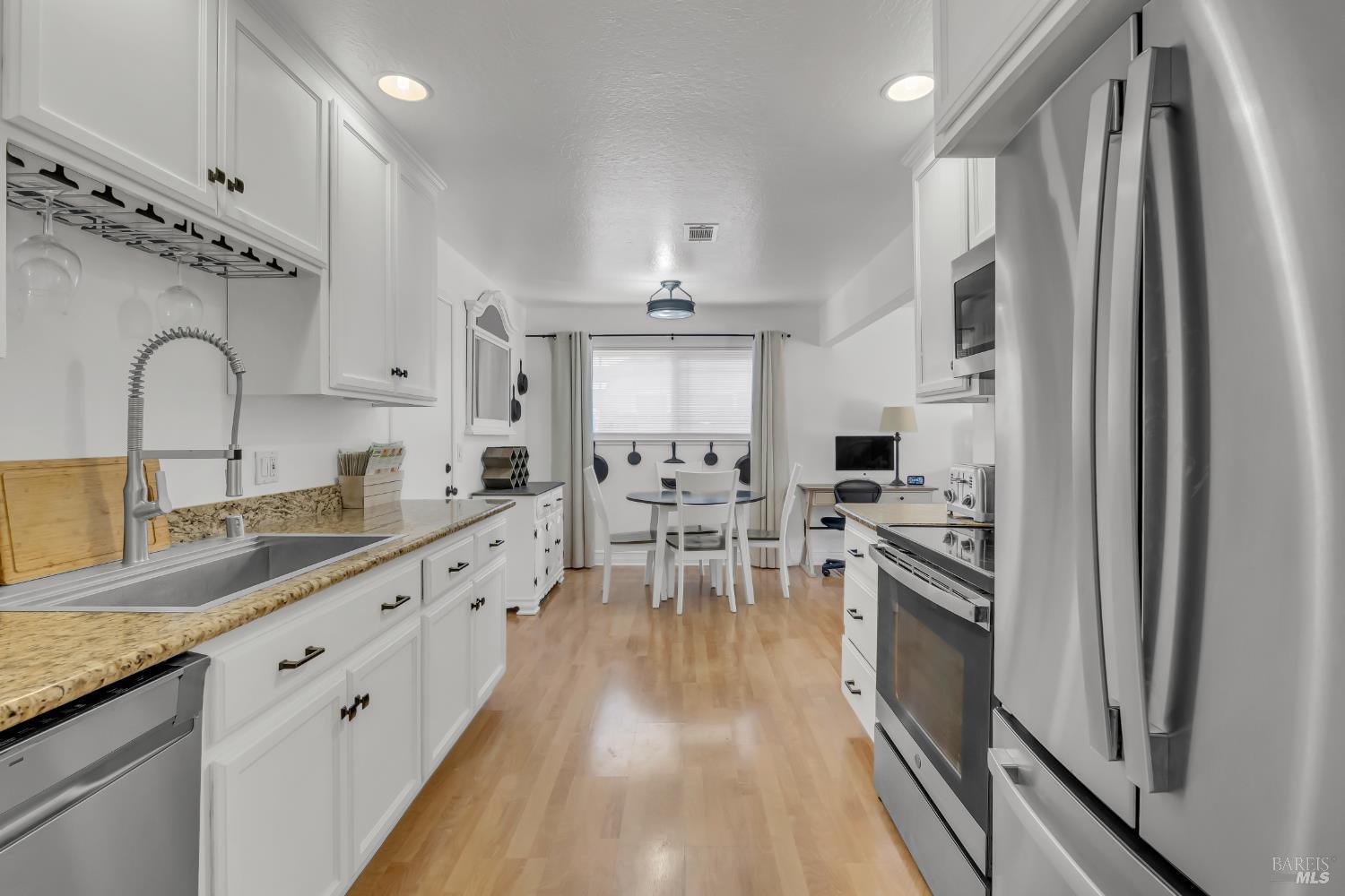 Detail Gallery Image 8 of 20 For 1217 Alderwood Way, Vacaville,  CA 95687 - 3 Beds | 1 Baths