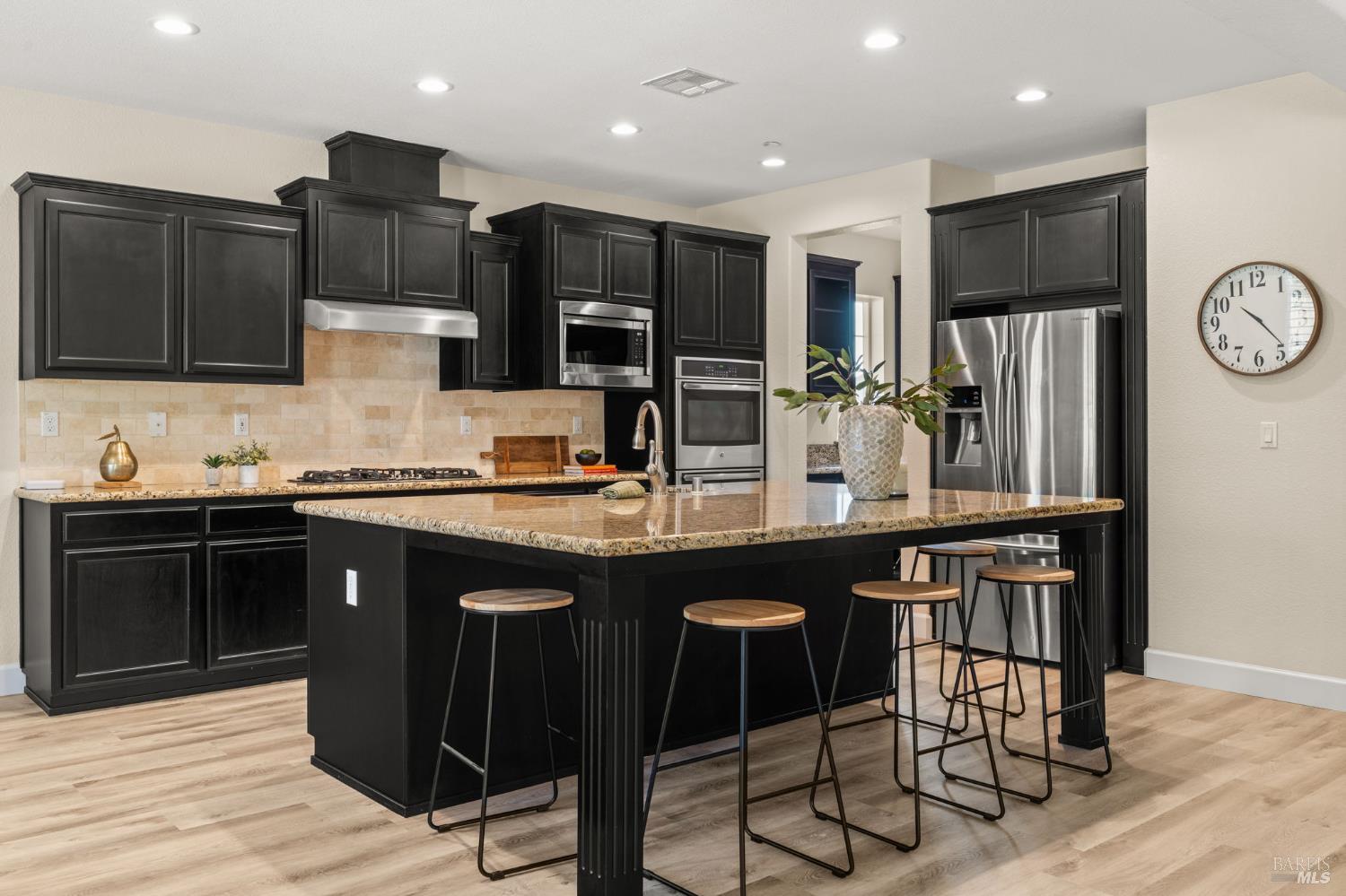 Detail Gallery Image 29 of 88 For 685 Elderberry Loop, Vacaville,  CA 95688 - 5 Beds | 4/1 Baths