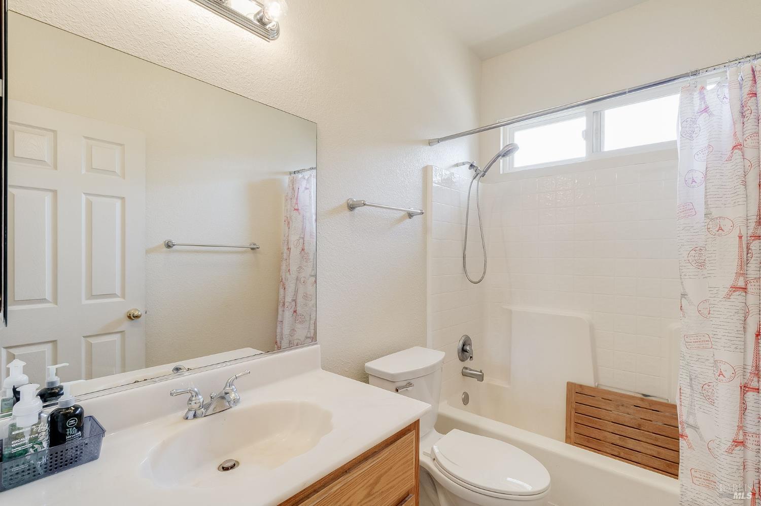 Detail Gallery Image 13 of 19 For 400 Wick Ct, Vacaville,  CA 95687 - 3 Beds | 2 Baths
