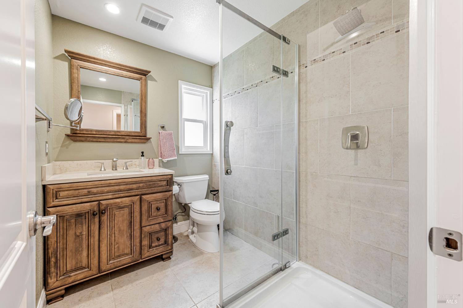 Detail Gallery Image 36 of 44 For 155 Dominican Dr, San Rafael,  CA 94901 - 3 Beds | 2/1 Baths