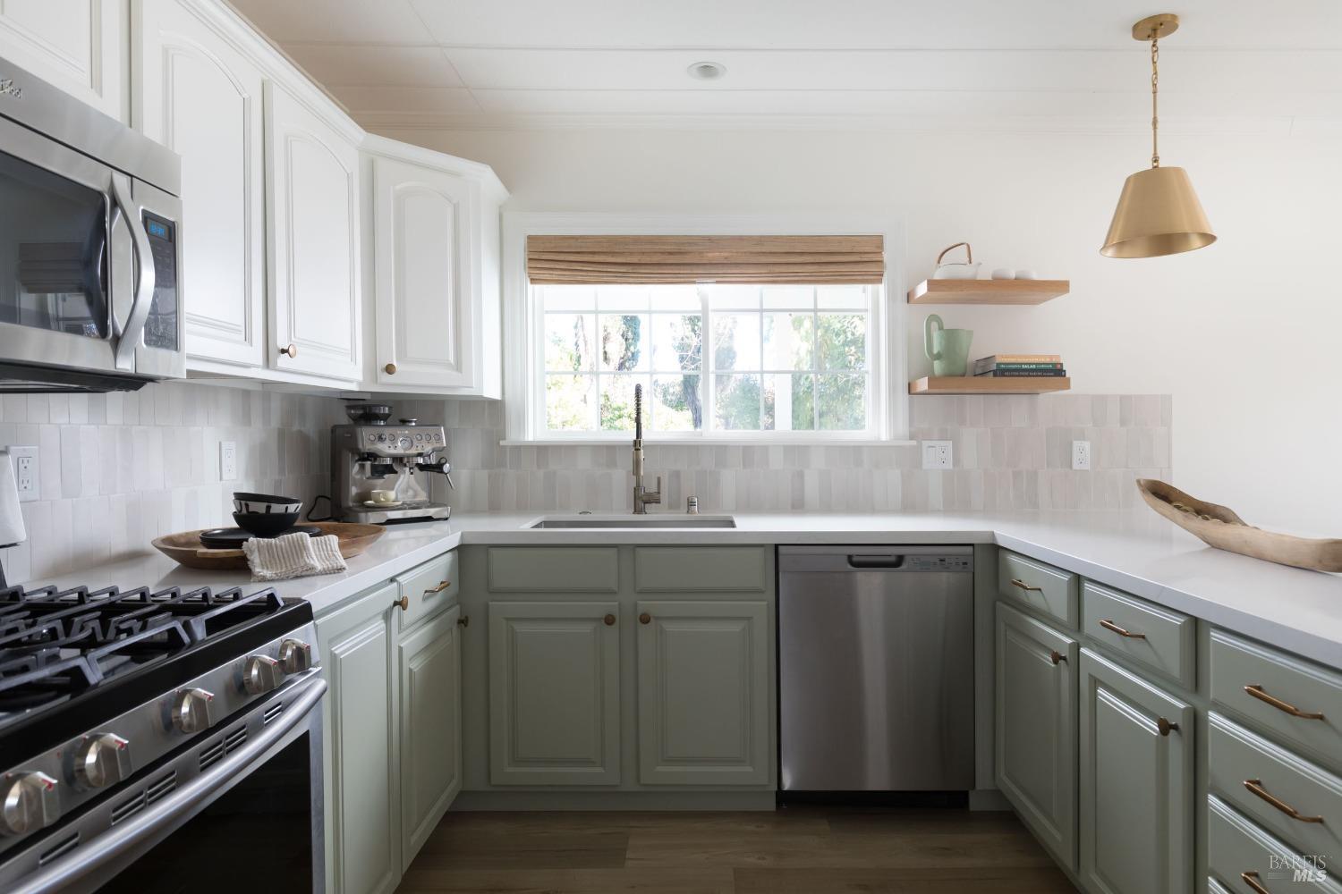 Detail Gallery Image 9 of 29 For 19440 Cypress Rd, Sonoma,  CA 95476 - 3 Beds | 2/1 Baths