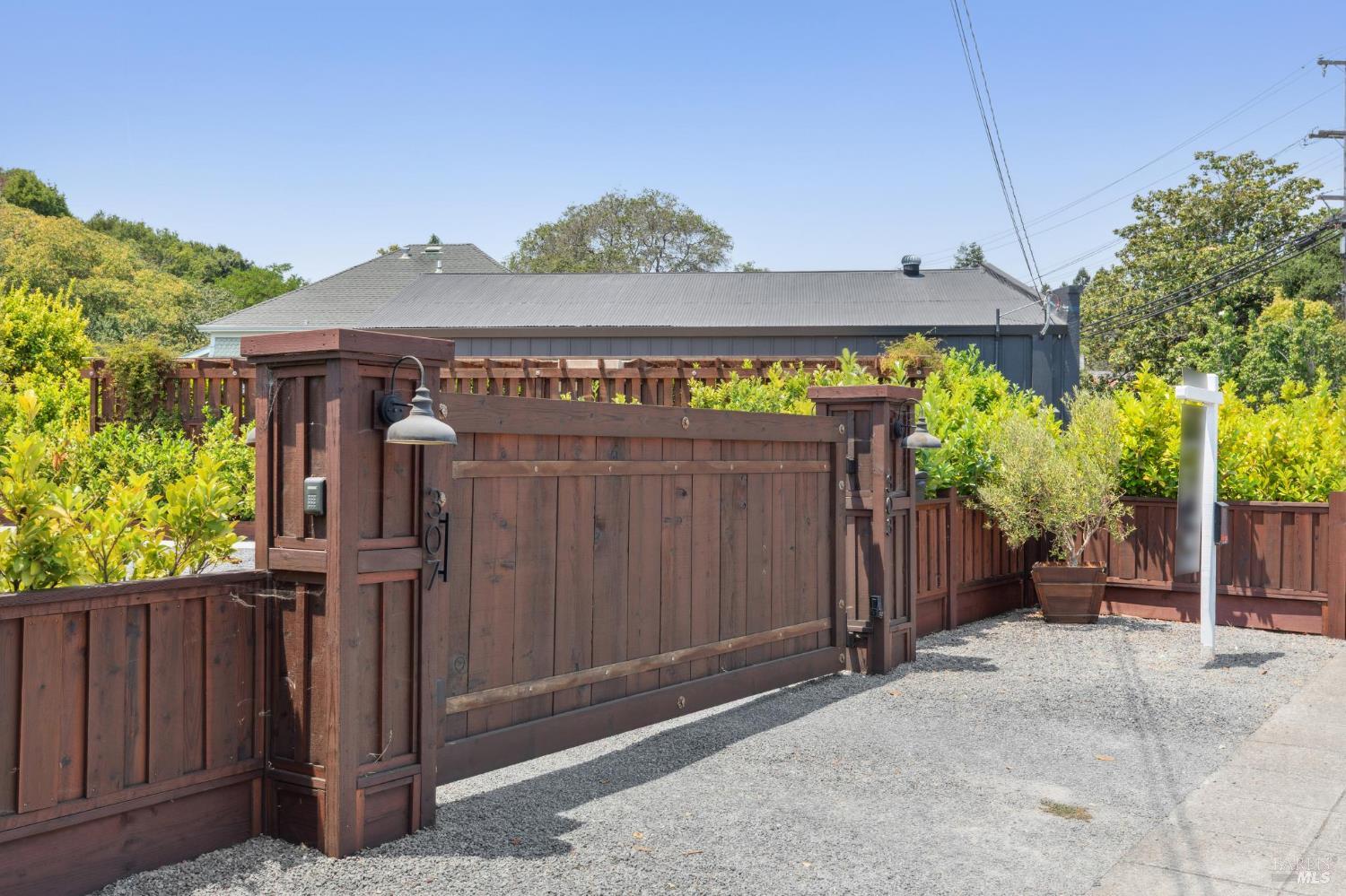 Detail Gallery Image 3 of 43 For 307 Bodega Ave, Petaluma,  CA 94952 - 2 Beds | 2 Baths