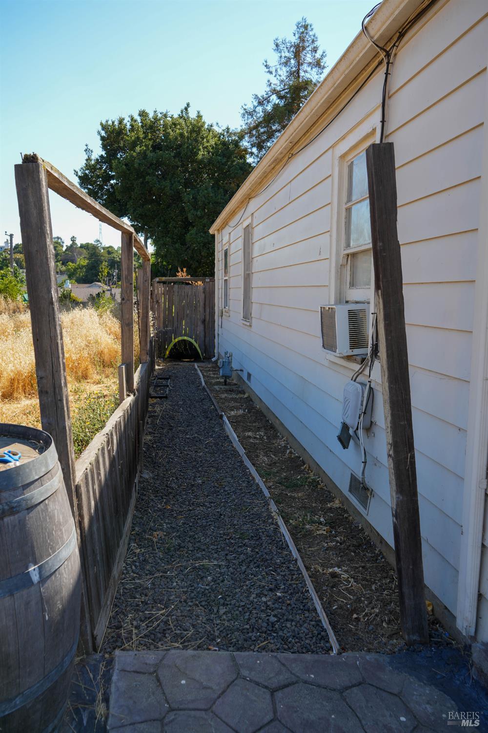 Detail Gallery Image 2 of 43 For 721 5th St, Vallejo,  CA 94590 - 4 Beds | 1 Baths