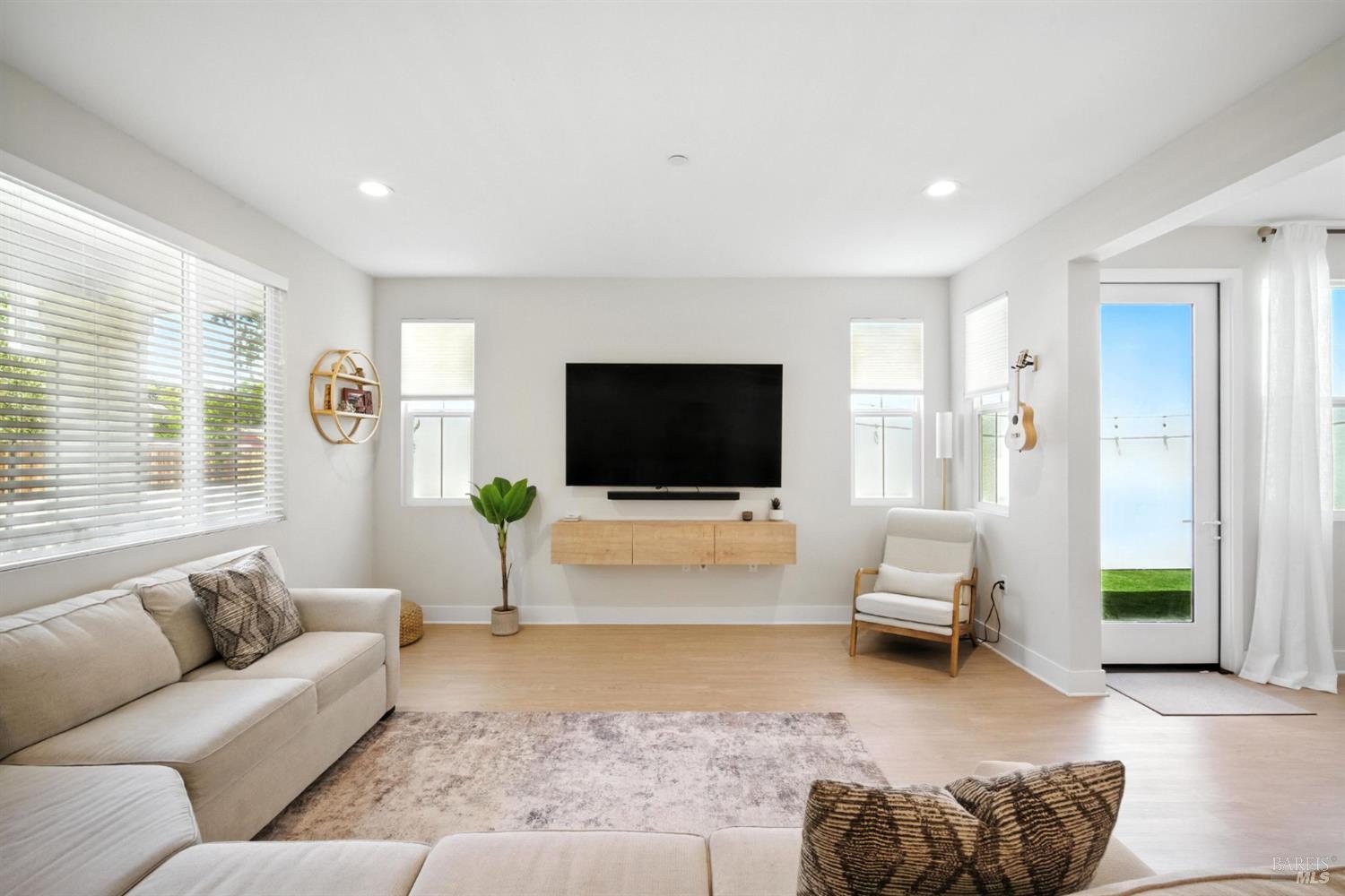 Detail Gallery Image 13 of 35 For 2931 Liscum St, Santa Rosa,  CA 95407 - 3 Beds | 2/1 Baths