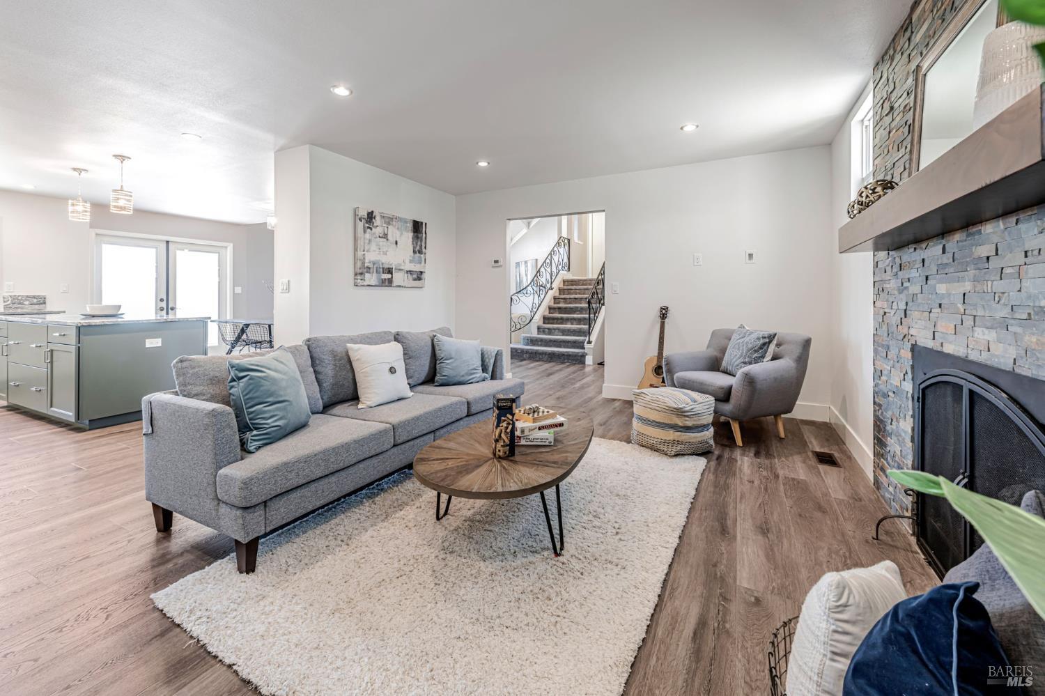 Detail Gallery Image 11 of 44 For 155 Dominican Dr, San Rafael,  CA 94901 - 3 Beds | 2/1 Baths
